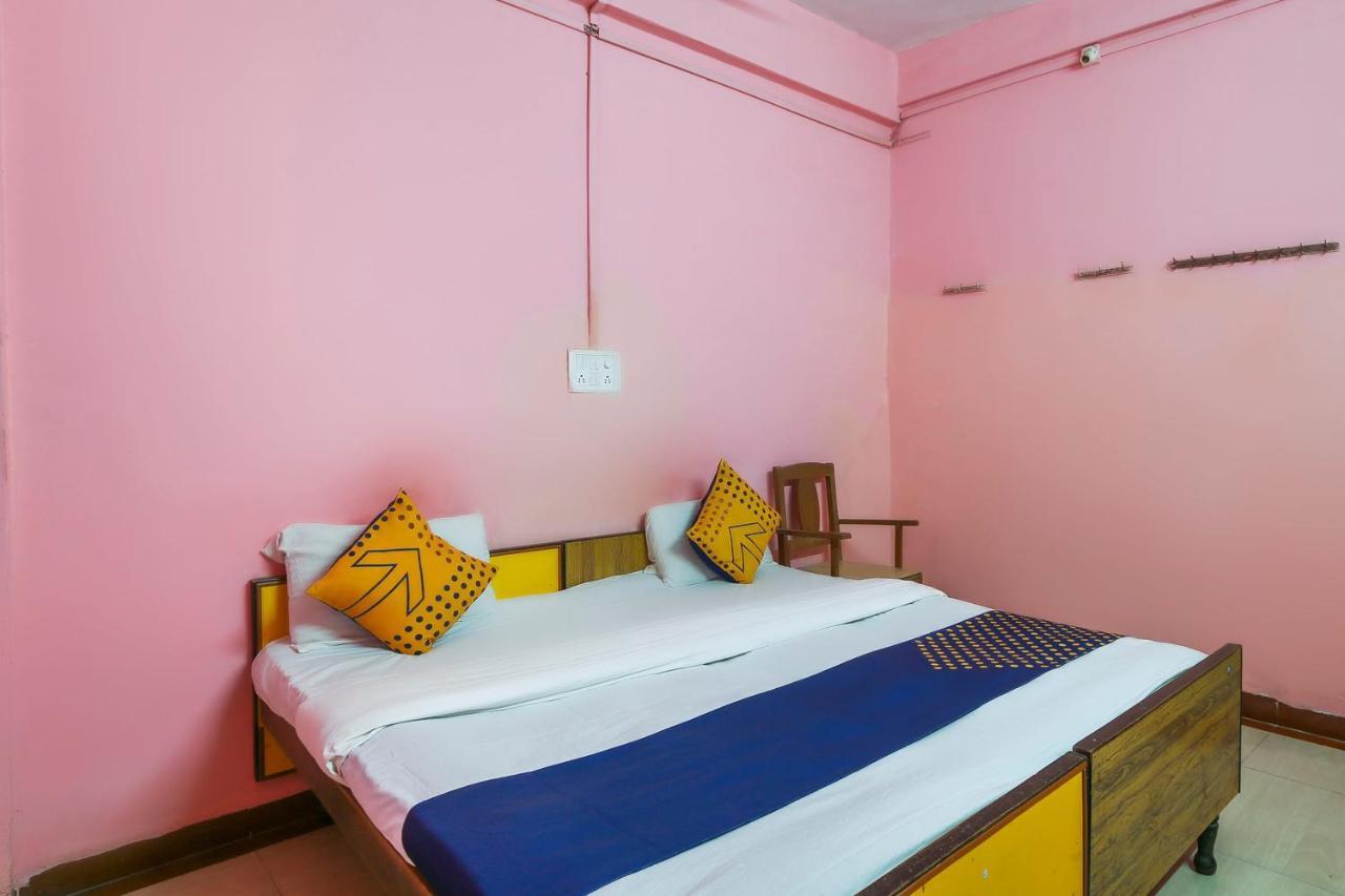 Spot On 67211 Hotel Gokul Daman Exterior photo