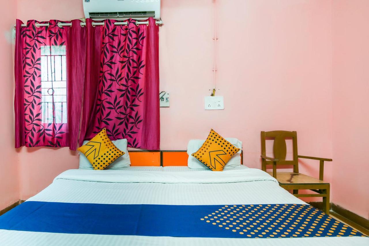 Spot On 67211 Hotel Gokul Daman Exterior photo
