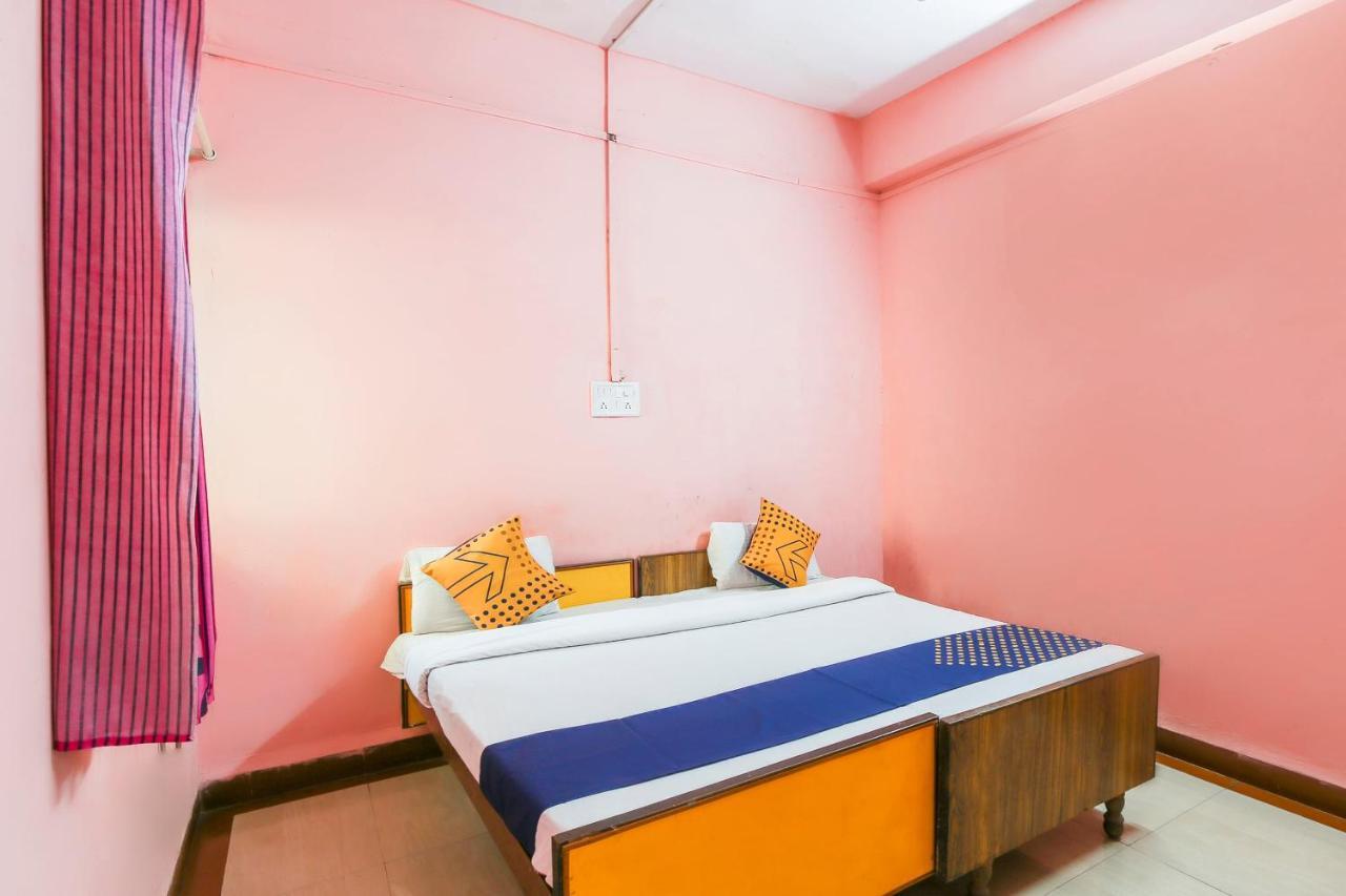 Spot On 67211 Hotel Gokul Daman Exterior photo