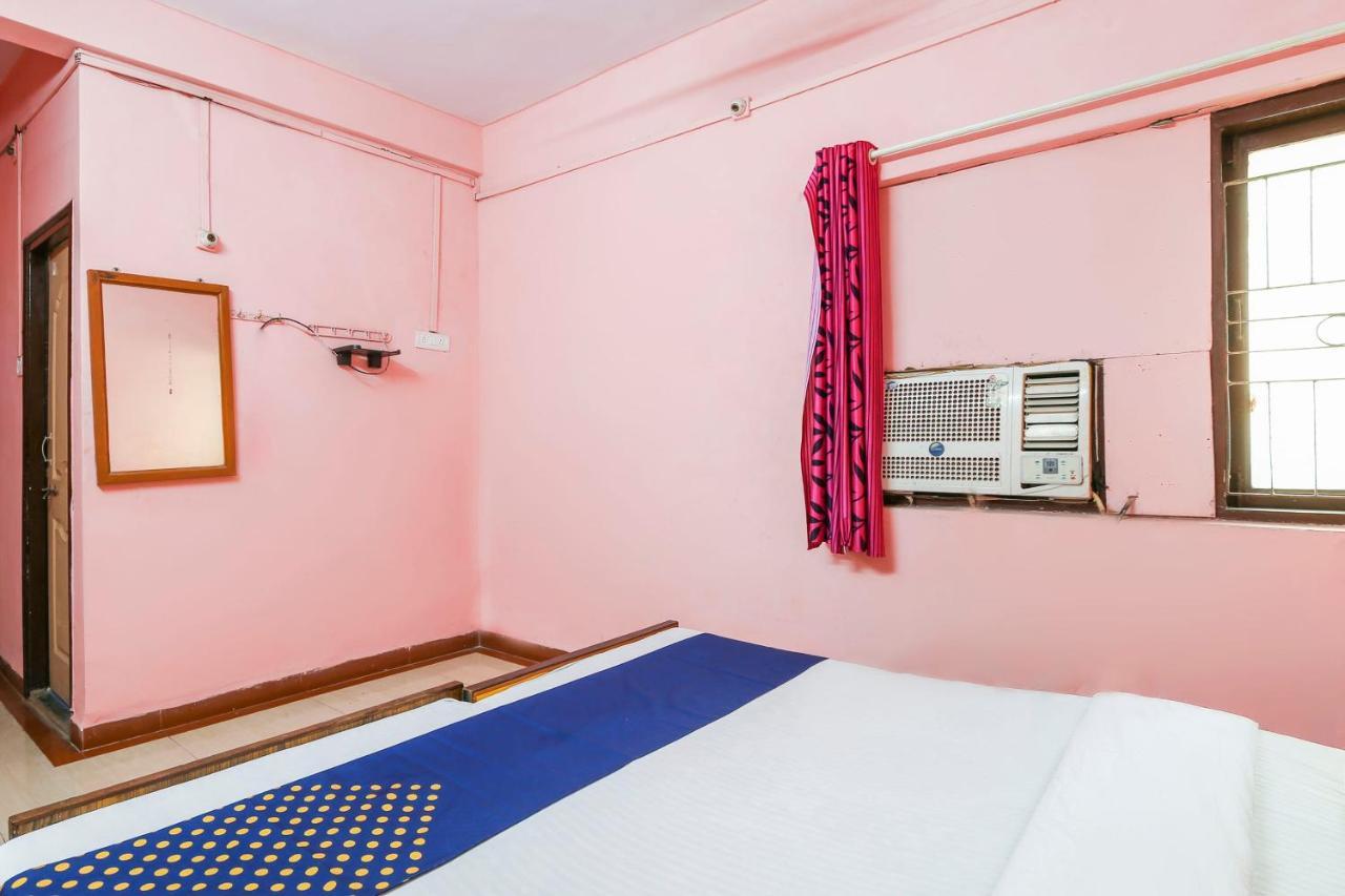 Spot On 67211 Hotel Gokul Daman Exterior photo